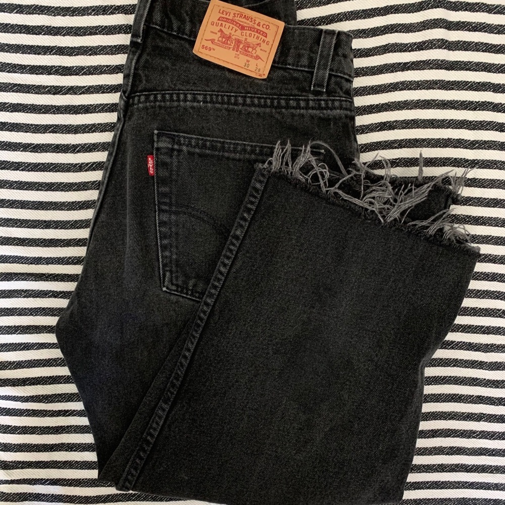 Levi’s Black Washed Cropped Boyfriend Jean